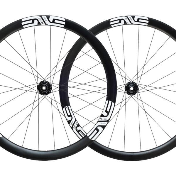 Roues de route en carbone Enve SES 3.4 blanches 39/43 mm, compatibles avec freins à disque et tubeless, 2024-2025